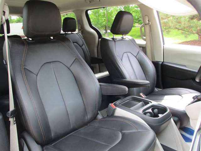 2017 Chrysler Pacifica Touring-L 4dr Mini-Van